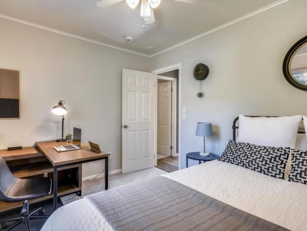 Posh Seven Bedroom Bay Front Vacation Rental in Maryland