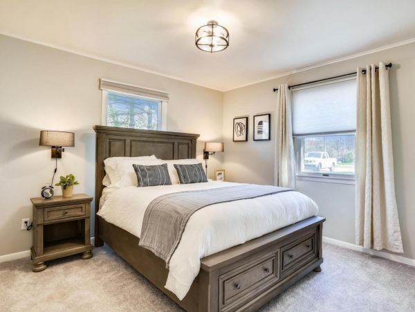 Posh Seven Bedroom Bay Front Vacation Rental in Maryland
