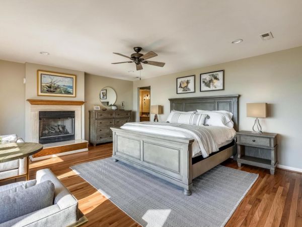 Posh Seven Bedroom Bay Front Vacation Rental in Maryland