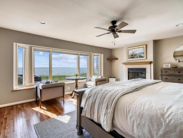 Posh Seven Bedroom Bay Front Vacation Rental in Maryland