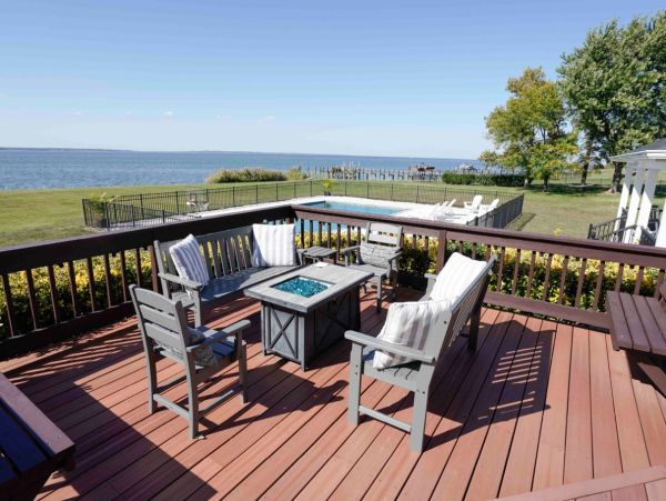 Posh Seven Bedroom Bay Front Vacation Rental in Maryland