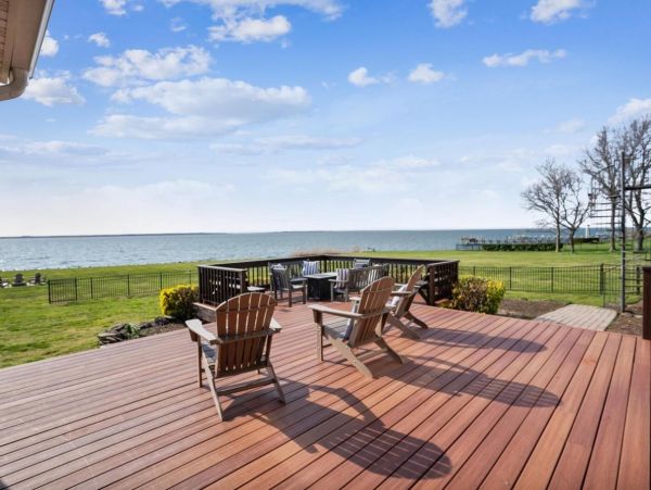 Posh Seven Bedroom Bay Front Vacation Rental in Maryland