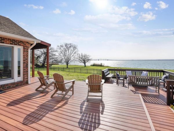 Posh Seven Bedroom Bay Front Vacation Rental in Maryland