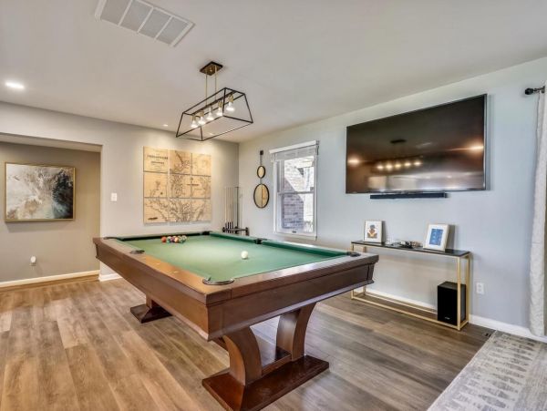 Posh Seven Bedroom Bay Front Vacation Rental in Maryland