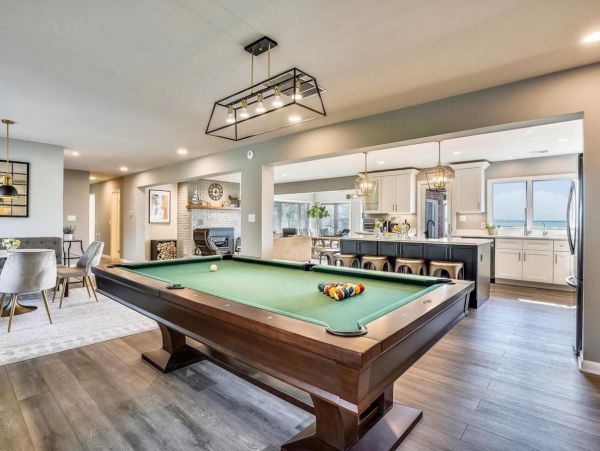 Posh Seven Bedroom Bay Front Vacation Rental in Maryland