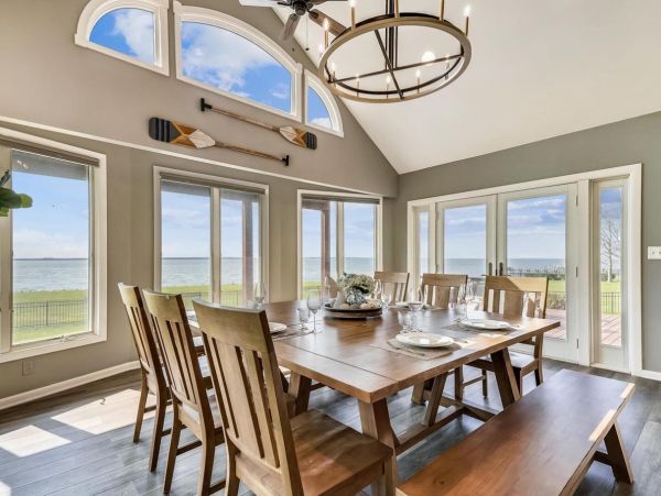 Posh Seven Bedroom Bay Front Vacation Rental in Maryland