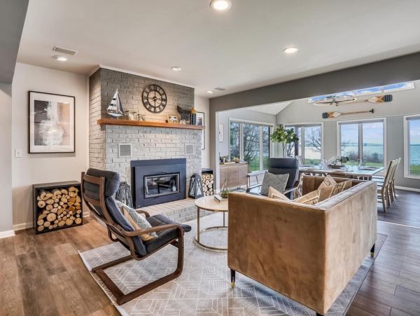 Posh Seven Bedroom Bay Front Vacation Rental in Maryland
