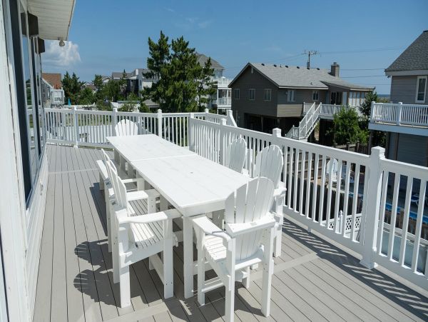 Coastal Relaxation with 6 Bedrooms & Great Amenities