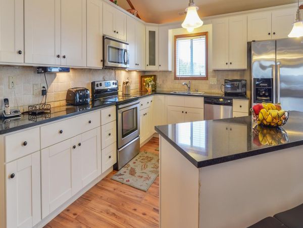 Coastal Relaxation with 6 Bedrooms & Great Amenities