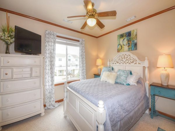 Coastal Relaxation with 6 Bedrooms & Great Amenities