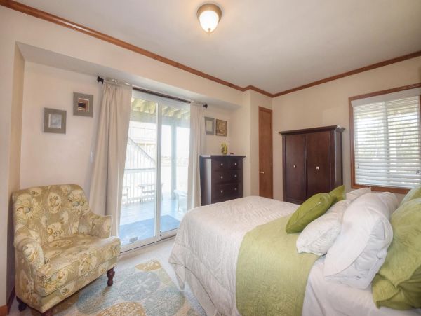 Coastal Relaxation with 6 Bedrooms & Great Amenities