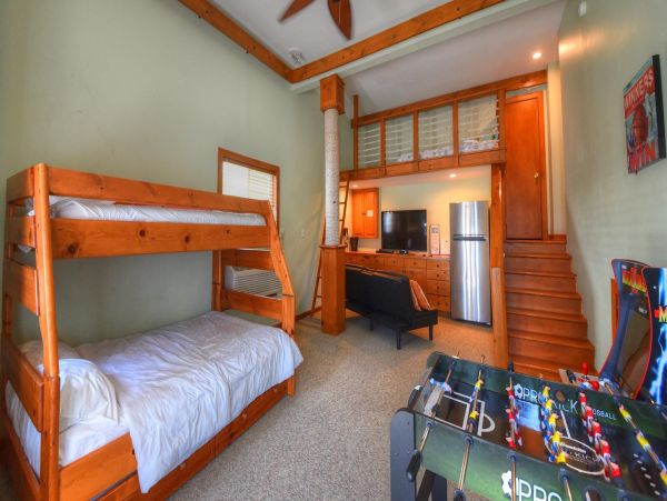 Coastal Relaxation with 6 Bedrooms & Great Amenities