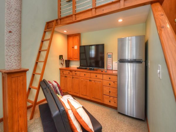 Coastal Relaxation with 6 Bedrooms & Great Amenities