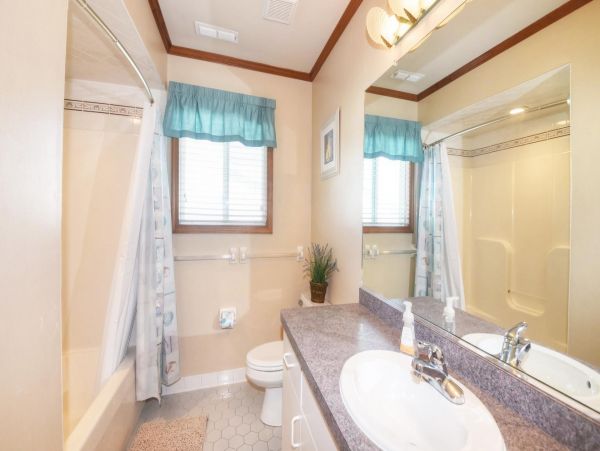 Coastal Relaxation with 6 Bedrooms & Great Amenities