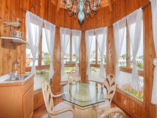 Canal View Vacation Home with 6 Bedrooms & Pool