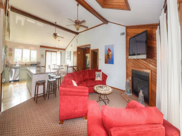 Canal View Vacation Home with 6 Bedrooms & Pool