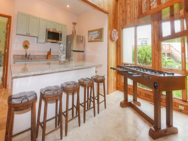 Canal View Vacation Home with 6 Bedrooms & Pool