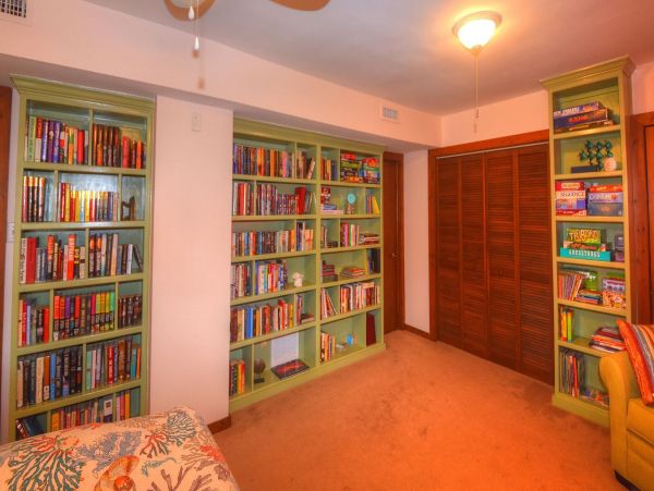 Canal View Vacation Home with 6 Bedrooms & Pool