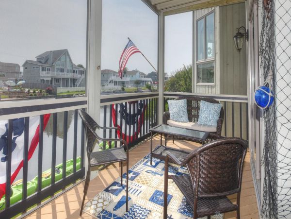 Canal View Vacation Home with 6 Bedrooms & Pool