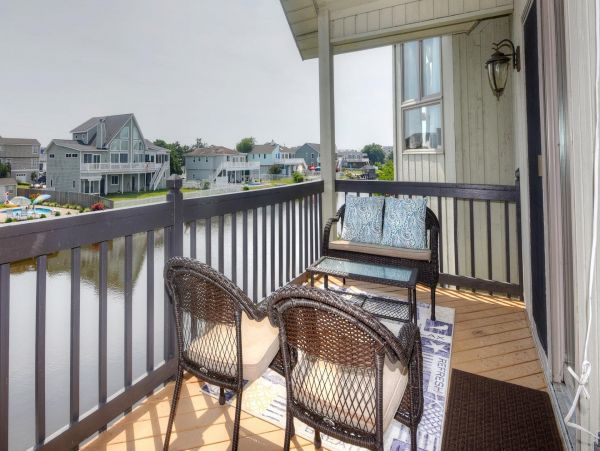 Canal View Vacation Home with 6 Bedrooms & Pool