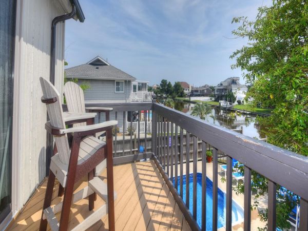 Canal View Vacation Home with 6 Bedrooms & Pool