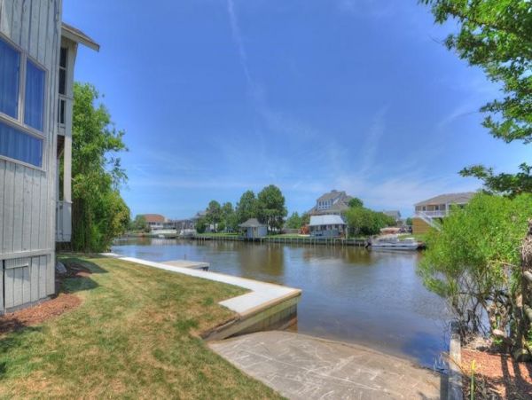 Canal View Vacation Home with 6 Bedrooms & Pool