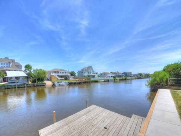 Canal View Vacation Home with 6 Bedrooms & Pool