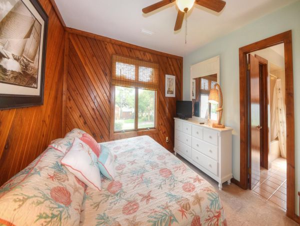 Canal View Vacation Home with 6 Bedrooms & Pool
