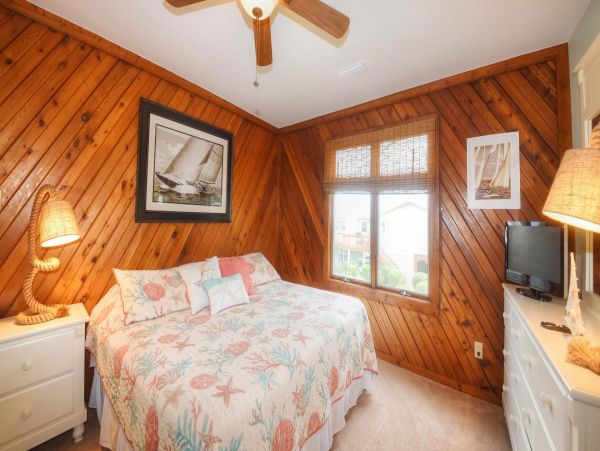Canal View Vacation Home with 6 Bedrooms & Pool