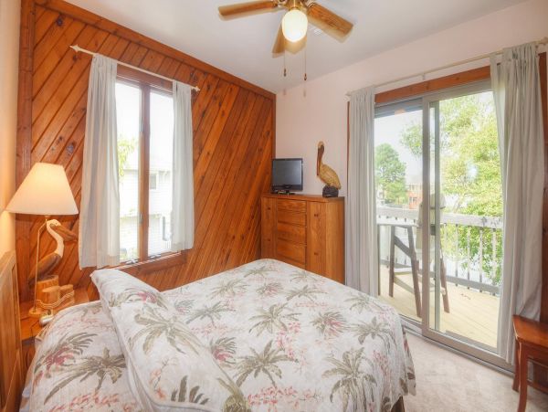 Canal View Vacation Home with 6 Bedrooms & Pool