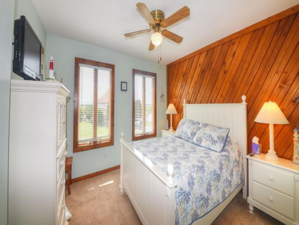 Canal View Vacation Home with 6 Bedrooms & Pool
