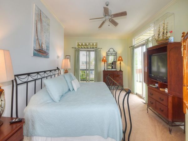 Canal View Vacation Home with 6 Bedrooms & Pool