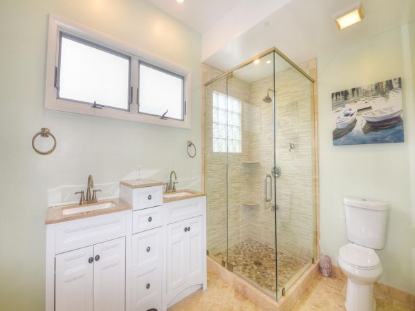 Canal View Vacation Home with 6 Bedrooms & Pool