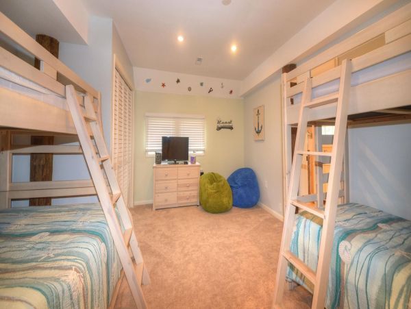 Canal View Vacation Home with 6 Bedrooms & Pool