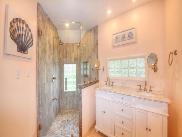 Canal View Vacation Home with 6 Bedrooms & Pool