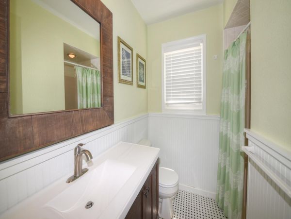 Six Bedroom Oceanfront Vacation Rental in Virginia Beach