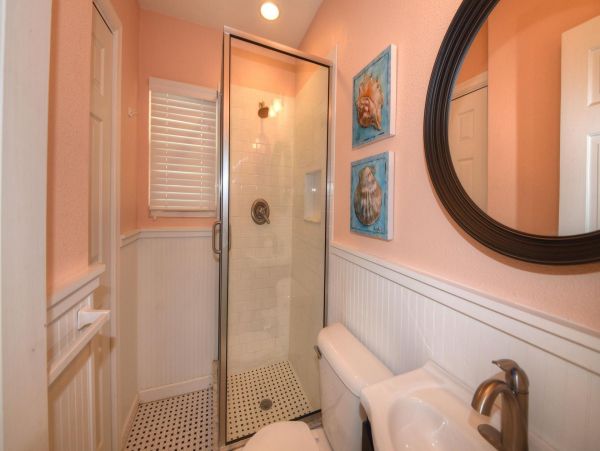 Six Bedroom Oceanfront Vacation Rental in Virginia Beach