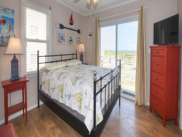 Six Bedroom Oceanfront Vacation Rental in Virginia Beach
