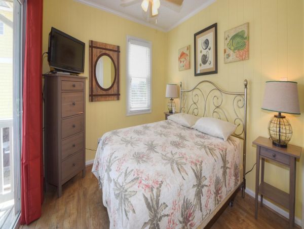 Six Bedroom Oceanfront Vacation Rental in Virginia Beach
