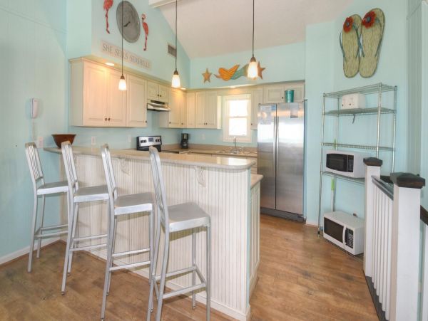 Six Bedroom Oceanfront Vacation Rental in Virginia Beach