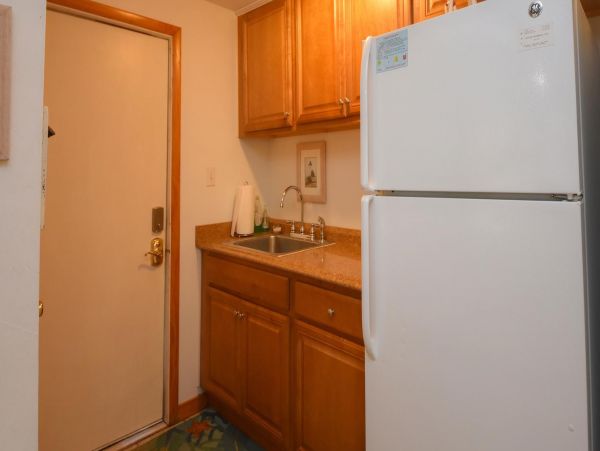 Charming Home with 6 Bedrooms Short Walk to Beach