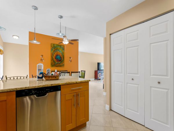 One Bedroom Home short walk Beach in Siesta Key