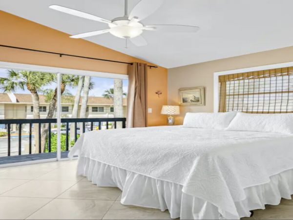 One Bedroom Home short walk Beach in Siesta Key