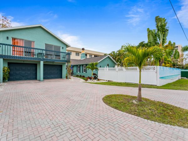 One Bedroom Home short walk Beach in Siesta Key