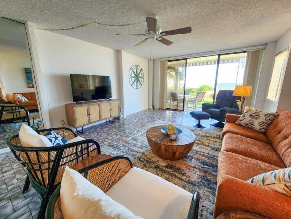 Beachfront Vacation Condo with 2 Bedroom in Belleair Beach
