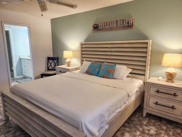 Beachfront Vacation Condo with 2 Bedroom in Belleair Beach