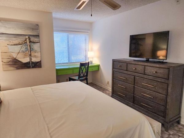 Beachfront Vacation Condo with 2 Bedroom in Belleair Beach