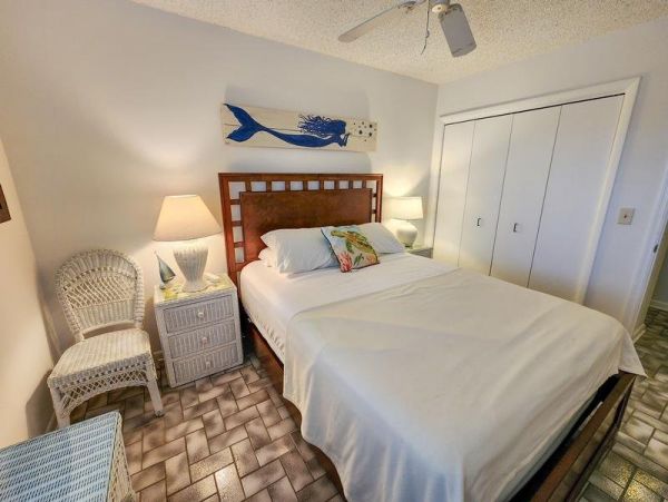 Beachfront Vacation Condo with 2 Bedroom in Belleair Beach