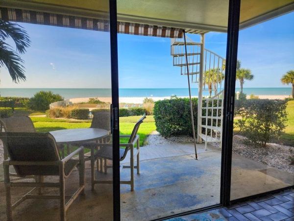 Beachfront Vacation Condo with 2 Bedroom in Belleair Beach