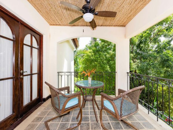 Luxury Villa with 8 Bedroom in Tamarindo